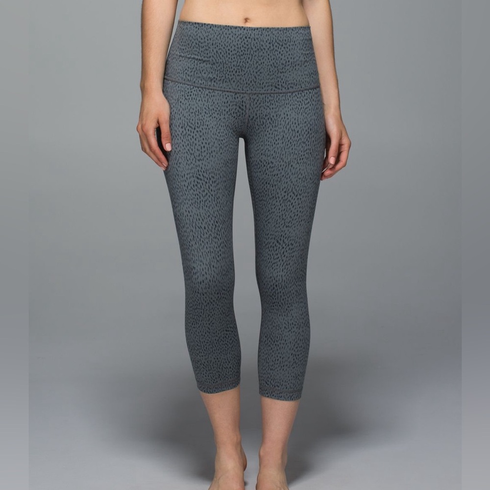 Lululemon Wunder Under Crop II *Full-On Luon (Roll Down)
Dottie Dash Slate Black